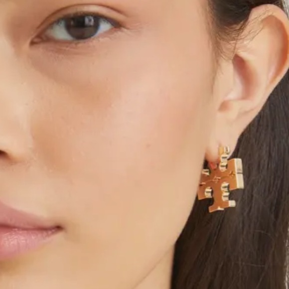 TORY BURCH SILVER ELENOR HIDDEN HUGGIE HOOP EARRINGS - Picture 3 of 3